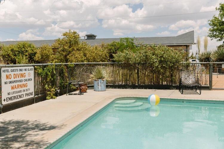 Thunderbird Hotel Marfa Dış mekan fotoğraf